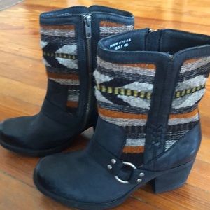 born leather boot ( wool design)